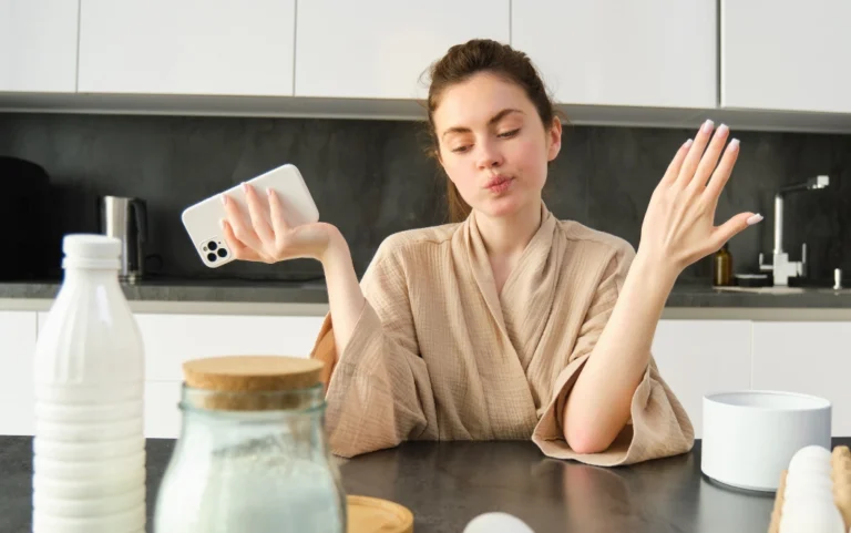 23 Morning Routine Hacks for Overwhelmed Moms (Before Their Kids Wake Up)