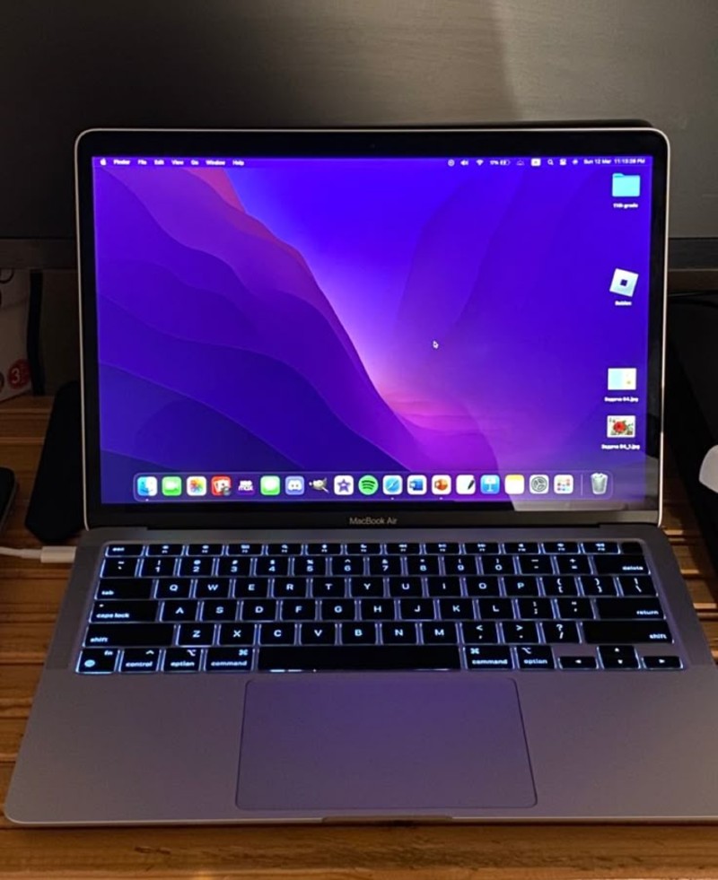 Add Invisible Spacers to Organize Your Apps