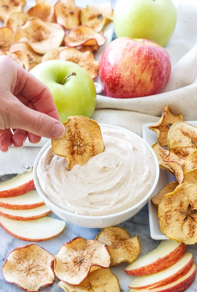 Apple Slices with Peanut Butter Dip