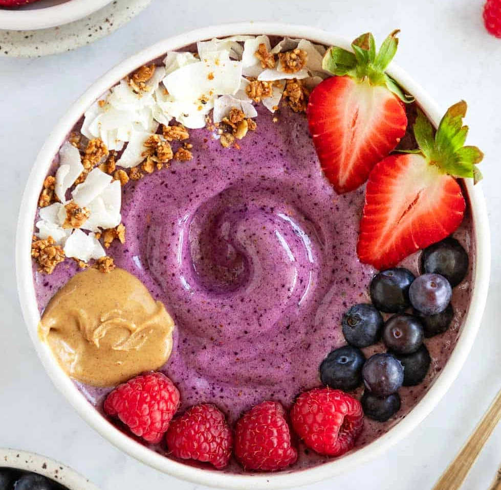 Berry Spinach Smoothie Bowl