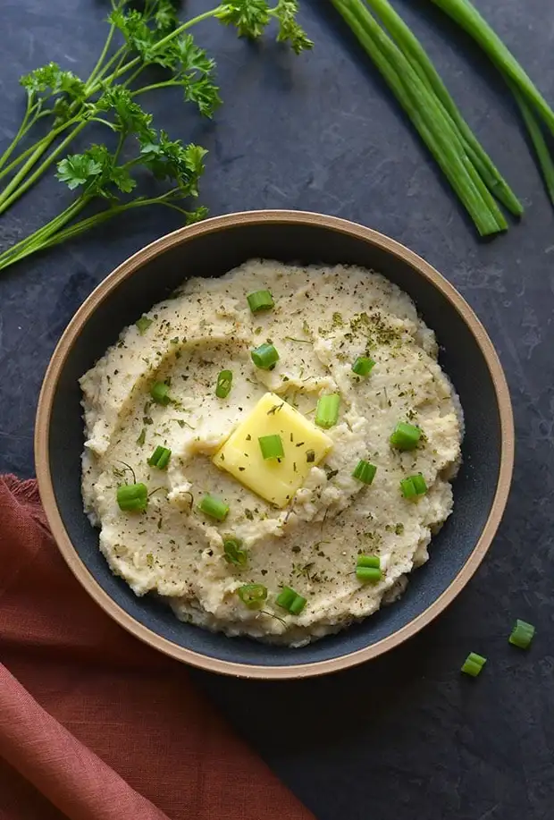 Cauliflower Mash with Roasted Garlic