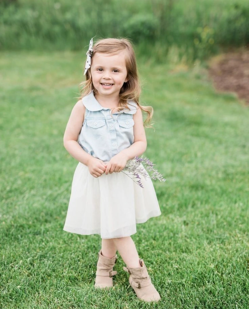 Chambray Sleeveless Top With White Skirt