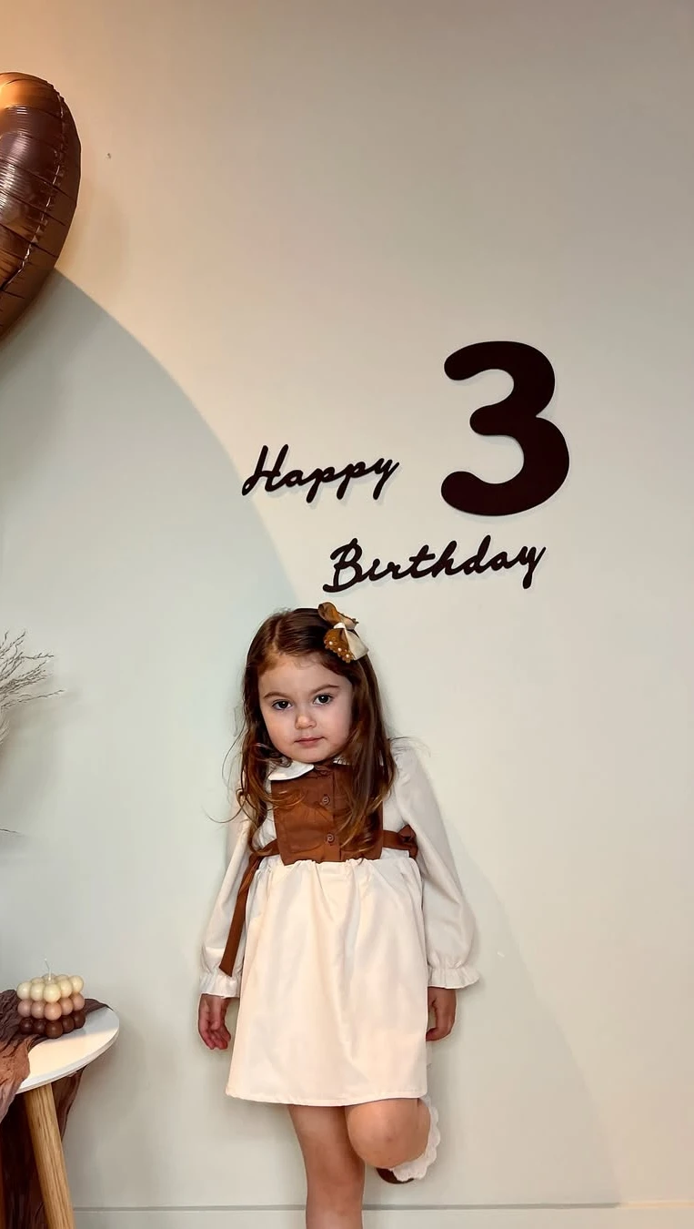 Charming Brown and Cream Vintage-Style Outfit