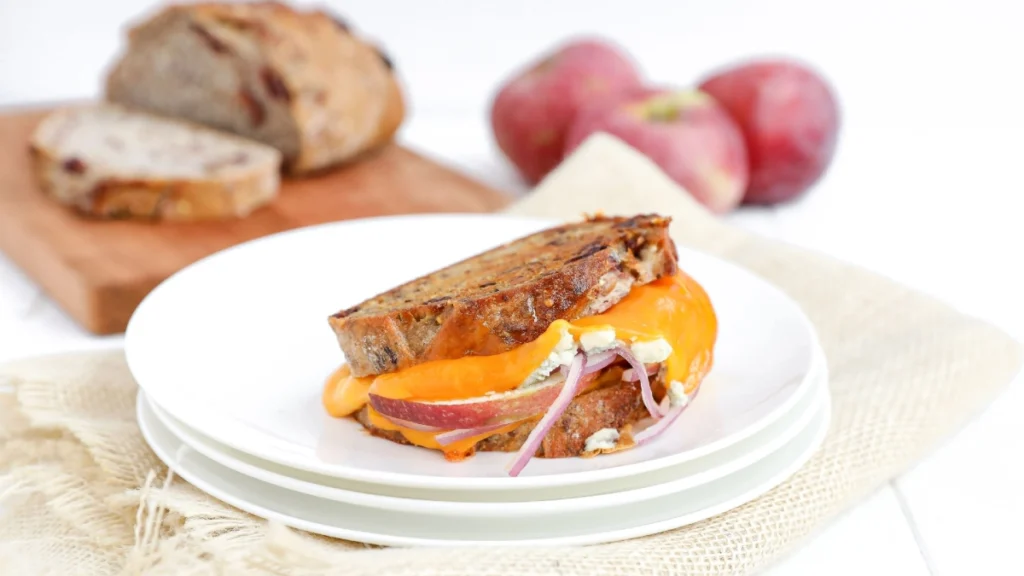 Cheddar Apple Sandwich