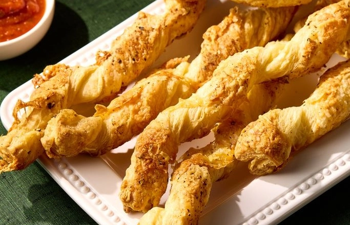 Cheese Sticks with Crackers