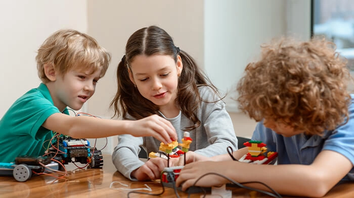 Children Collaborating on Tech Projects