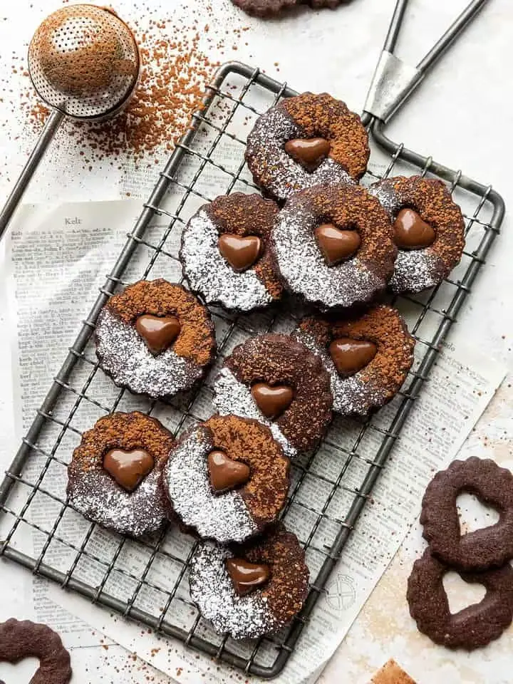Chocolate Hazelnut Linzer Wreaths
