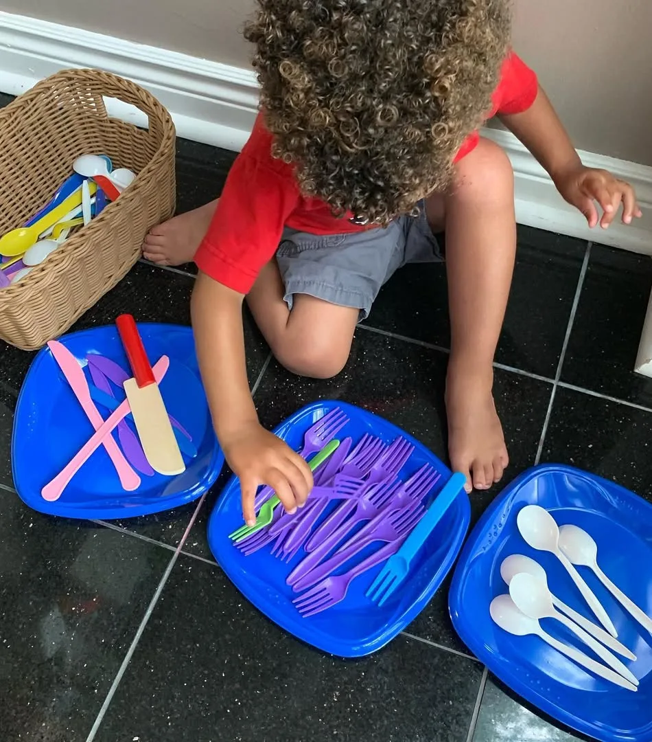 Colorful Cutlery Sorting Game