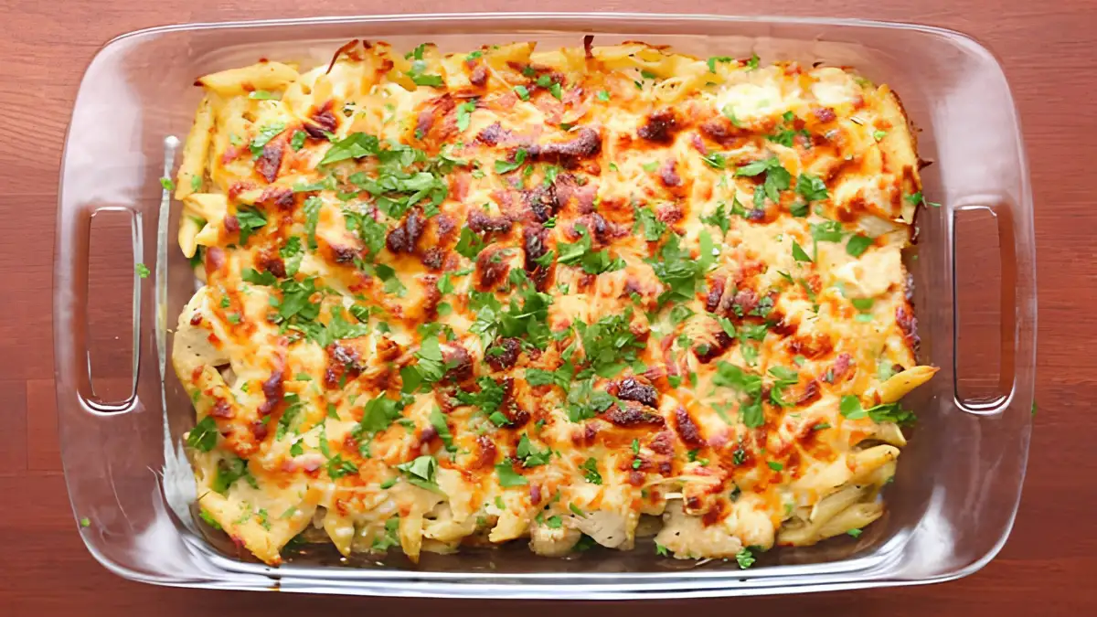 Creamy Chicken Alfredo Pasta Bake