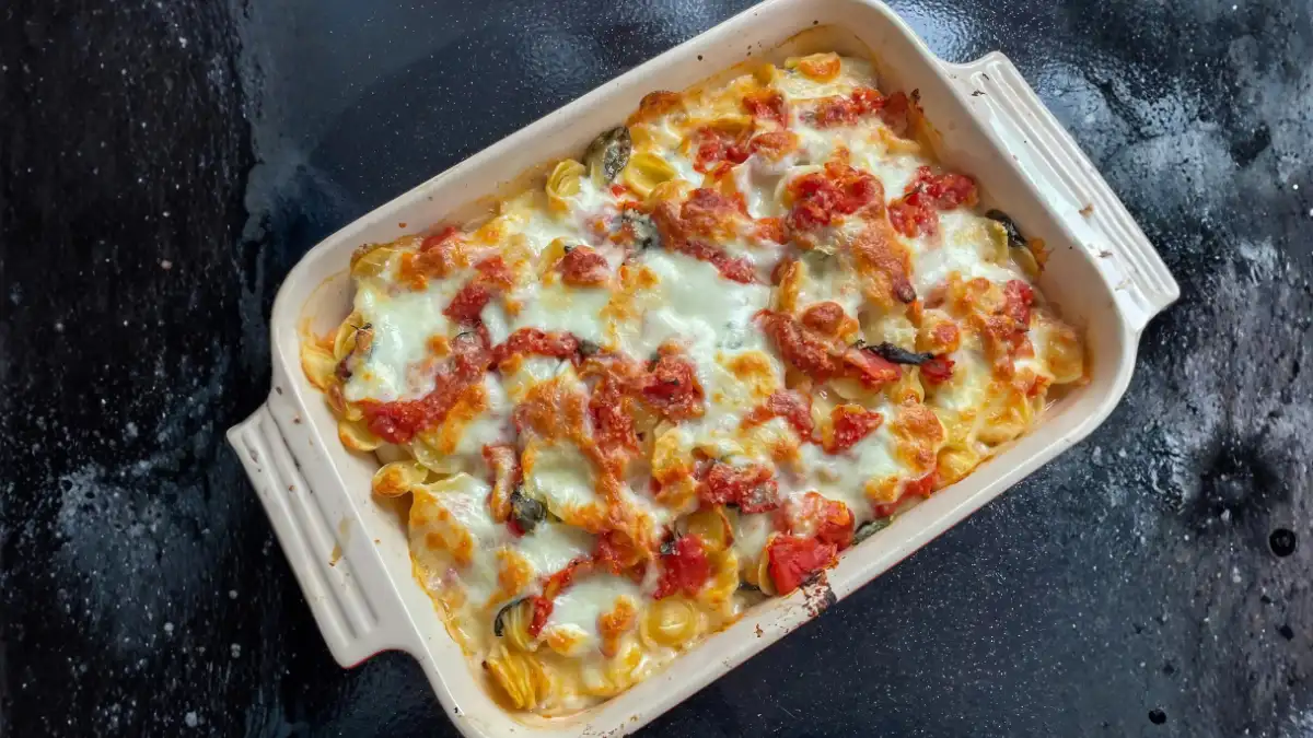 Creamy Tomato Mozzarella Pasta Bake