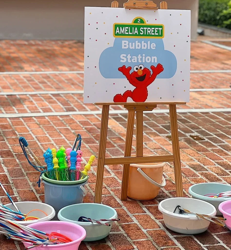Elmo's Outdoor Bubble Station