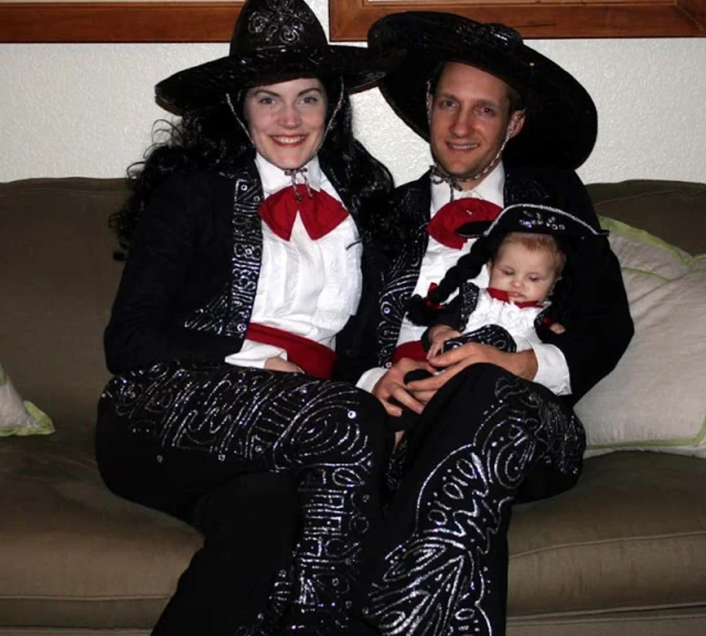 Family Amigos Meet Mariachi