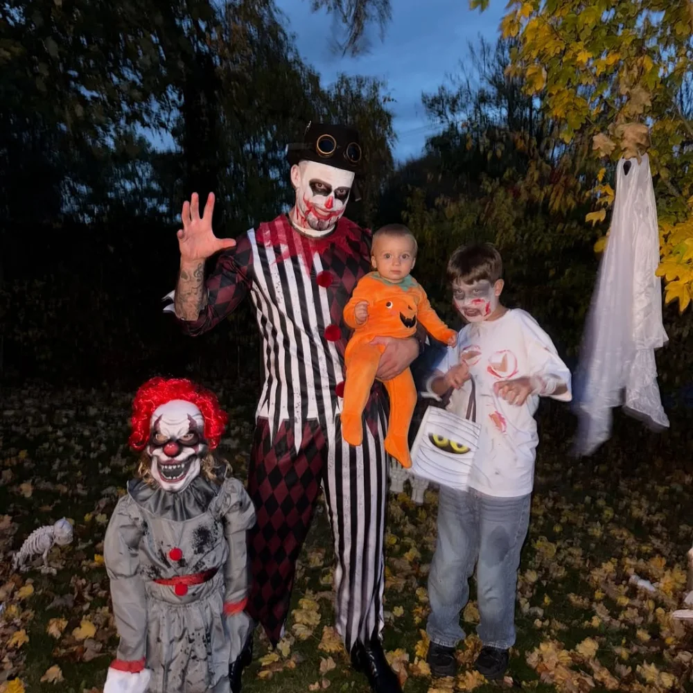  Family Clown and Halloween Horror Costumes