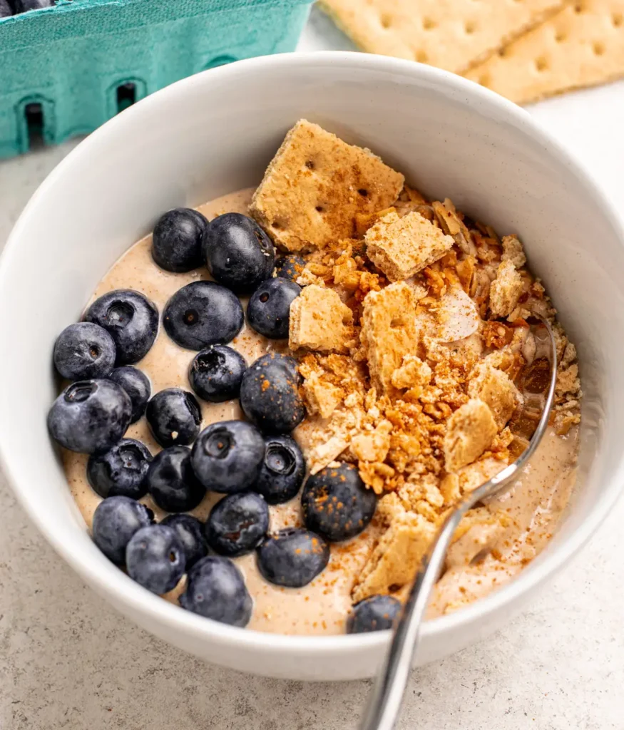 Greek Yogurt Berry Oat Bowl