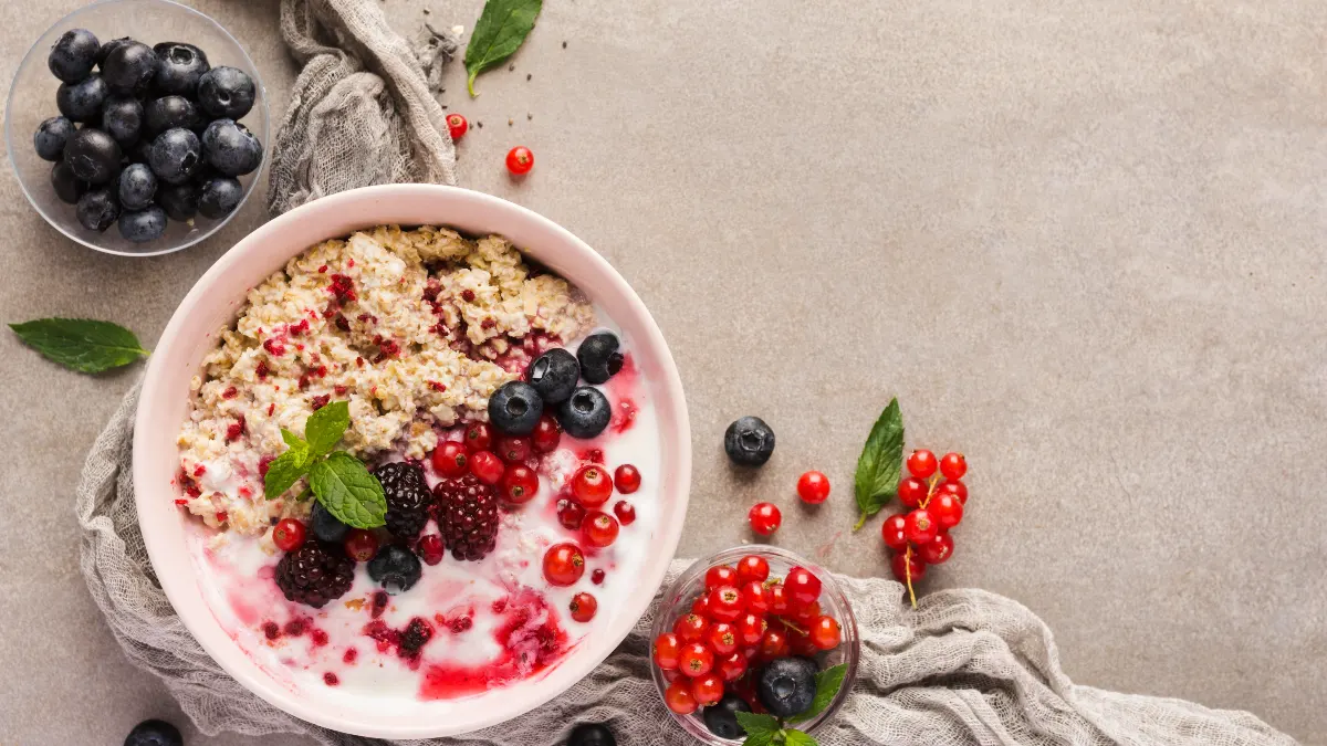 Healthy Overnight Oats with Berries