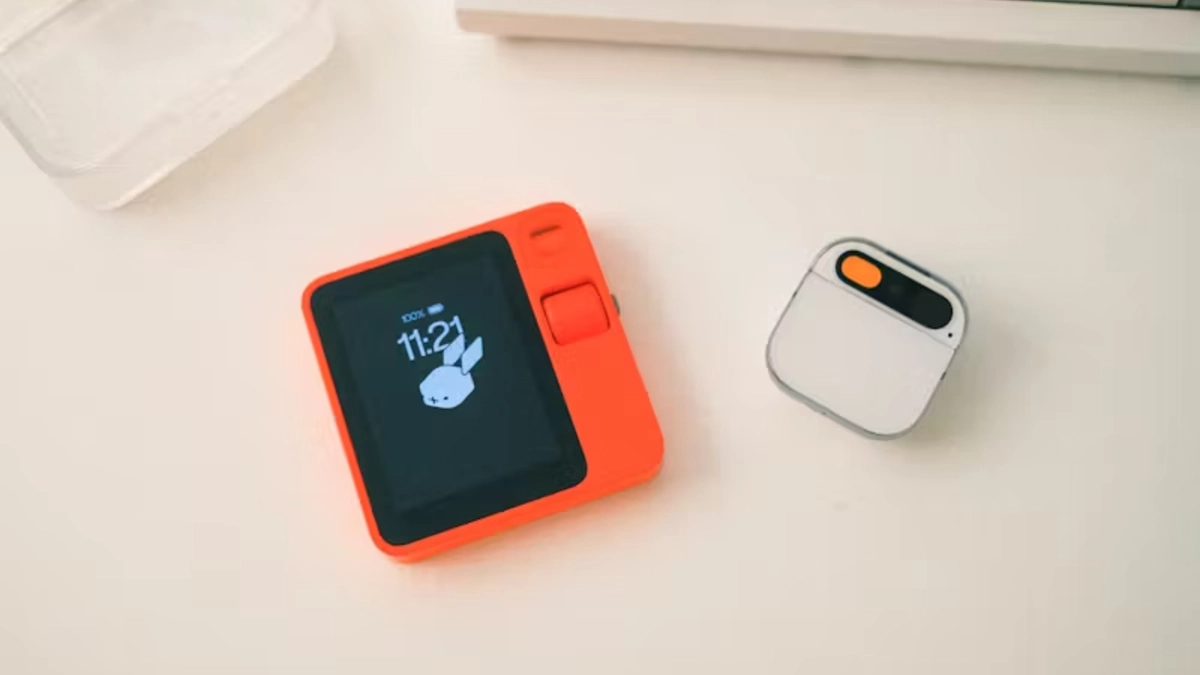 Humane AI Pin and Rabbit R1