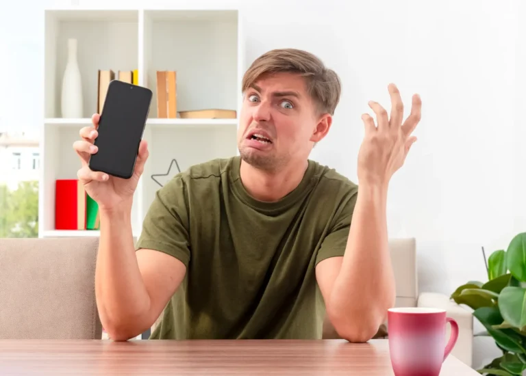 I Paid $1,399 for iPhone 17 Pro Max and It’s Already Broken: Here’s What Apple Won’t Tell You