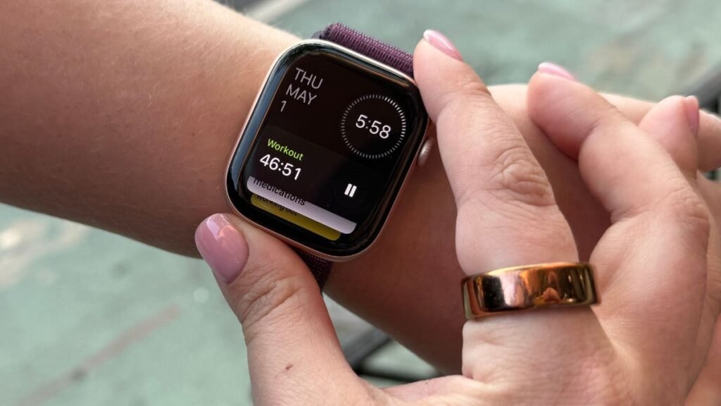 I Wear an Apple Watch Every Day, and I Just Discovered It Can Replace 6 Things I Carry in My Bag