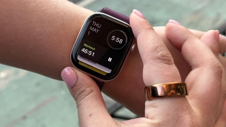 I Wear an Apple Watch Every Day, and I Just Discovered It Can Replace 6 Things I Carry in My Bag