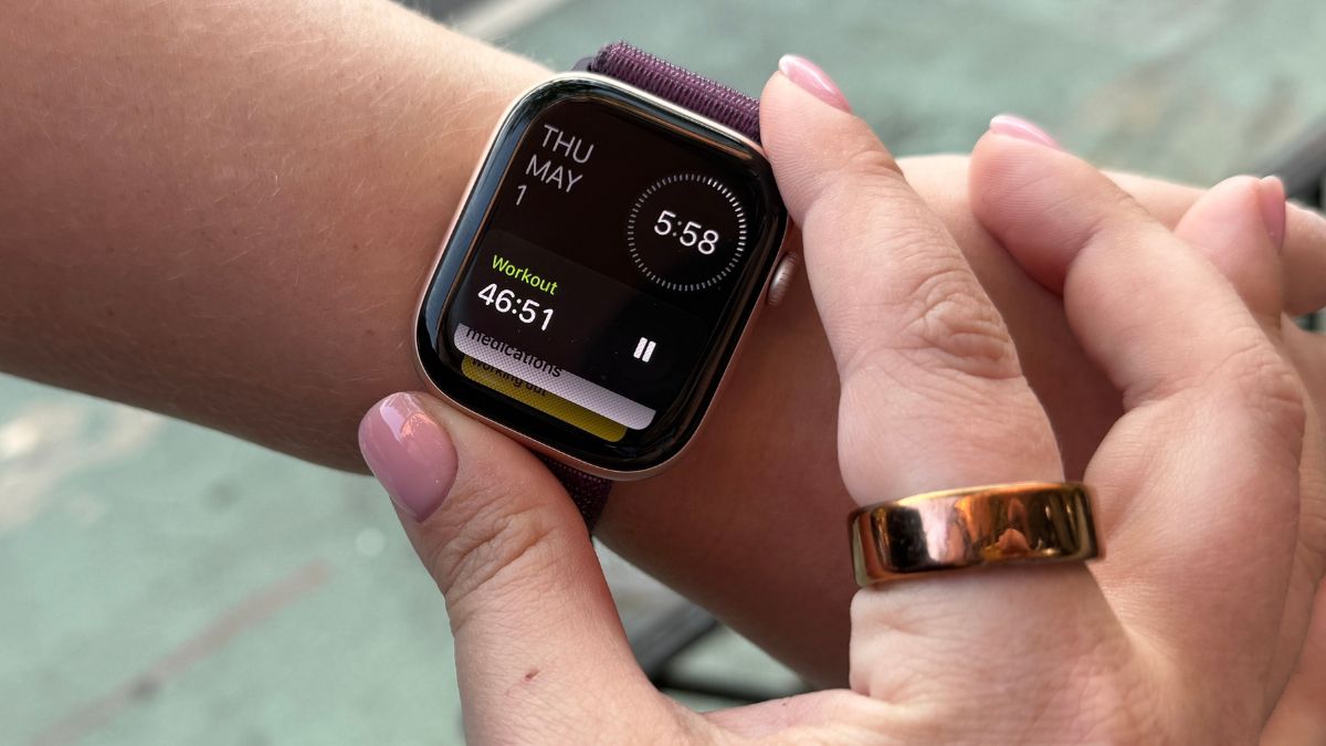 I Wear an Apple Watch Every Day, and I Just Discovered It Can Replace 6 Things I Carry in My Bag