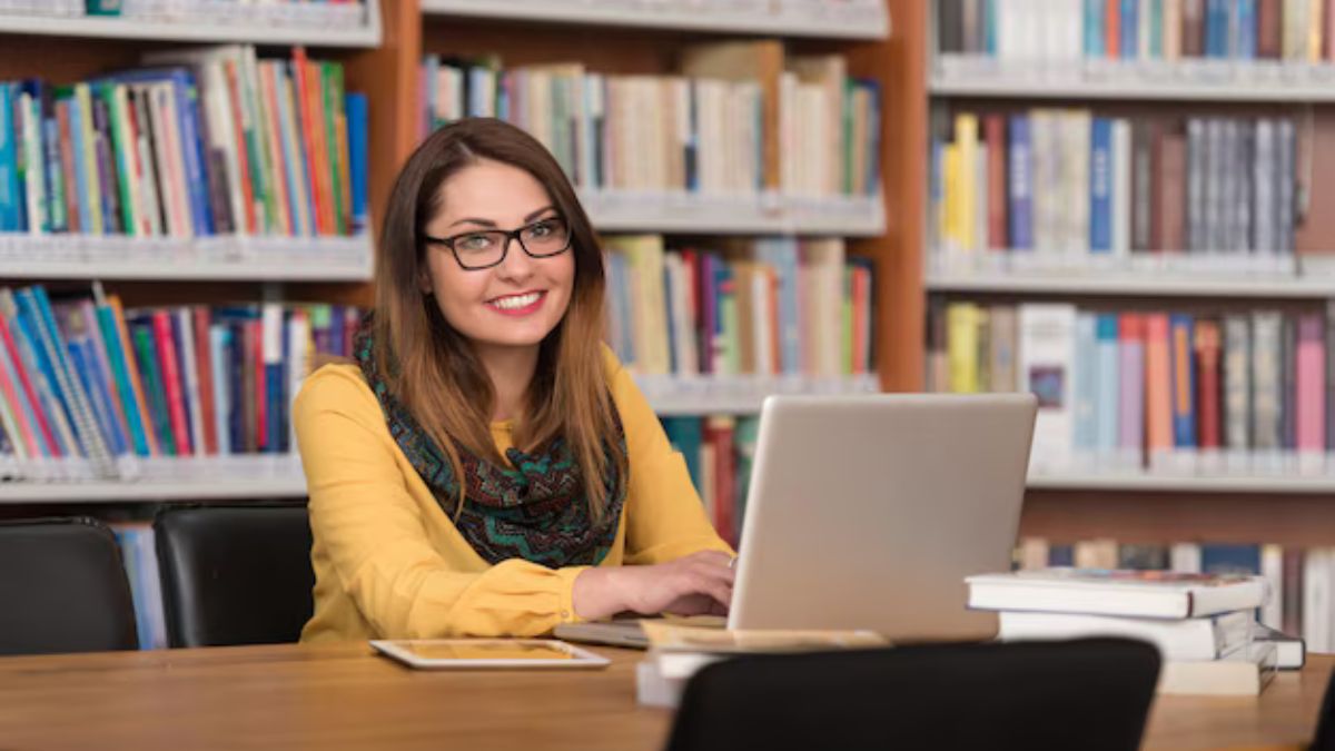 I’m A Librarian, And These Are The Websites I Use To Read Any Book For Free