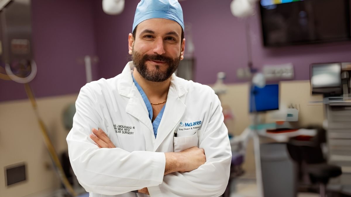 I'm a Vascular Surgeon, and the Leg Symptom Patients Ignore for Months Is the One That Kills Them