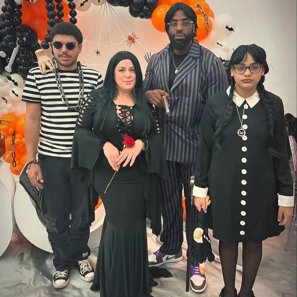 Modern Family Costume