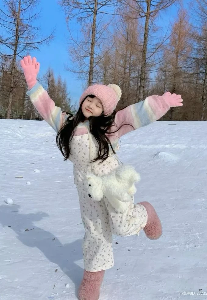 Playful Polar Bear Paradise