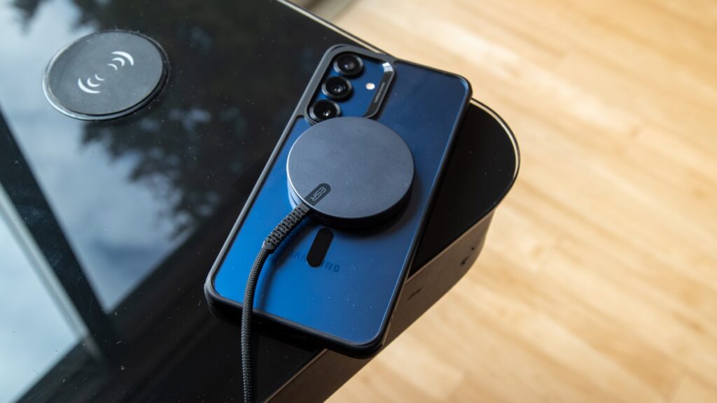 Qi2 Magnetic Wireless Charging