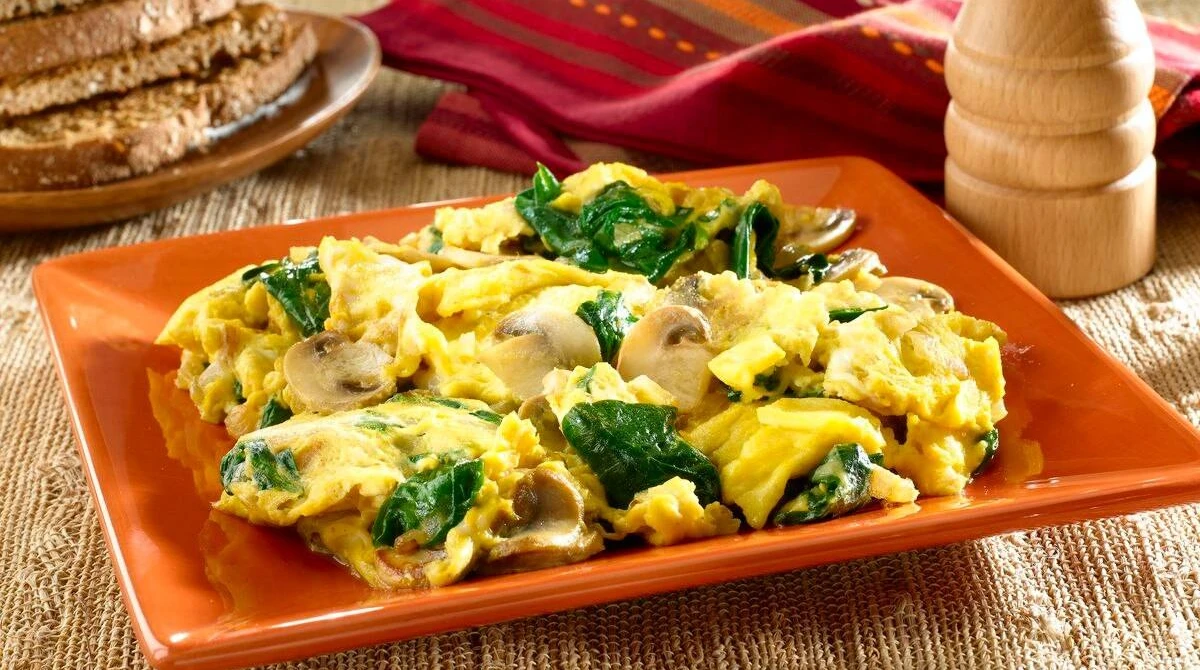 Spinach and Mushroom Scramble