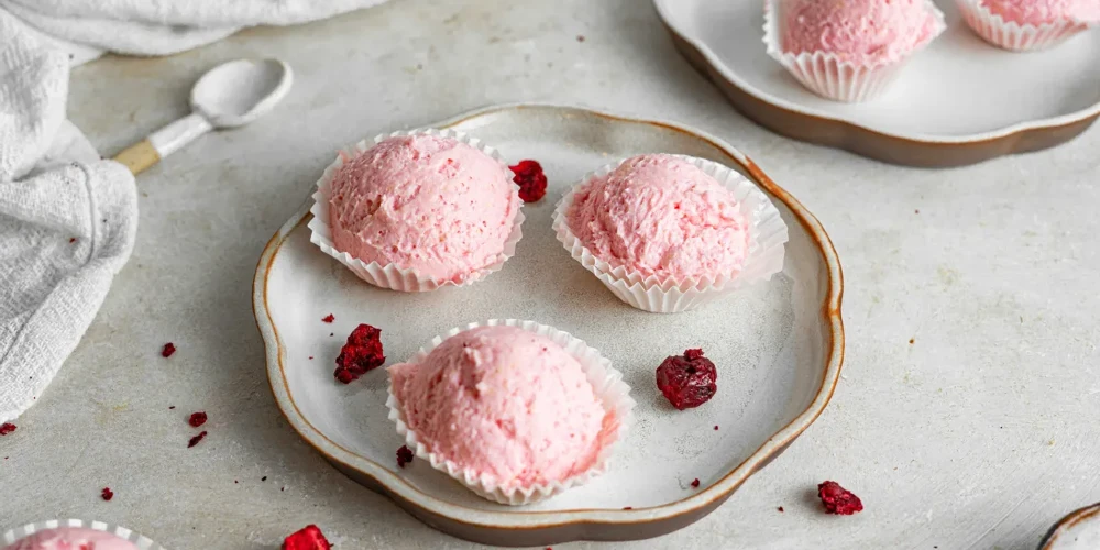 Strawberry Cream Cheese Fat Bombs