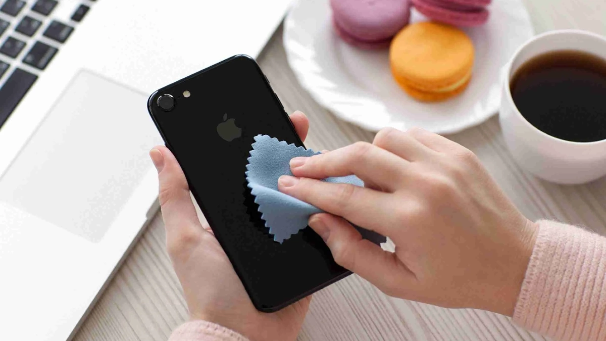  The Only Safe Way to Clean Your iPhone Screen