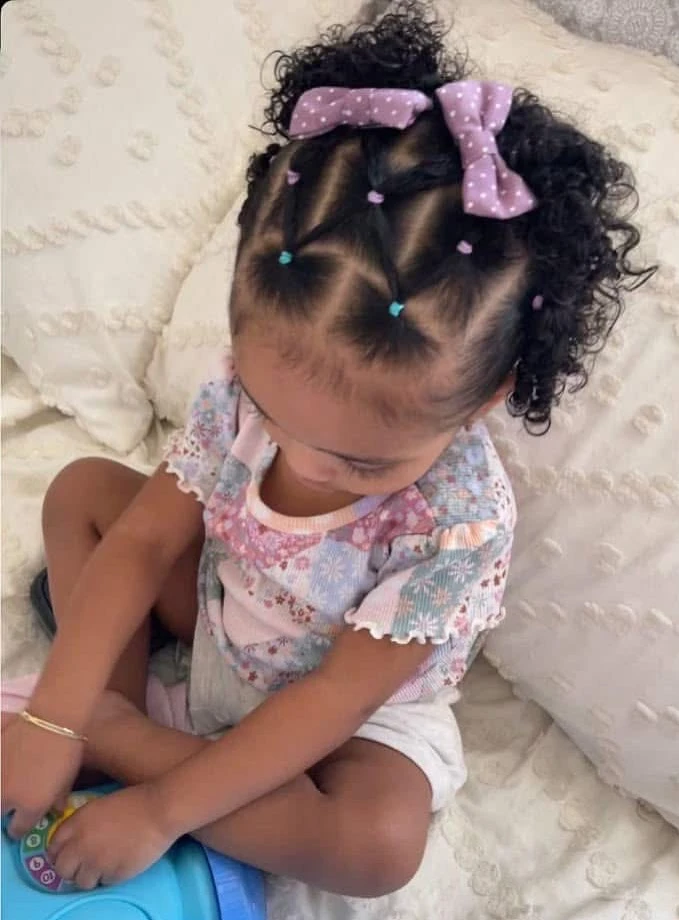 Triangle-parted curly sections