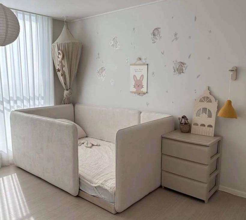 Enclosed Safety Bed with Animal Wallpaper